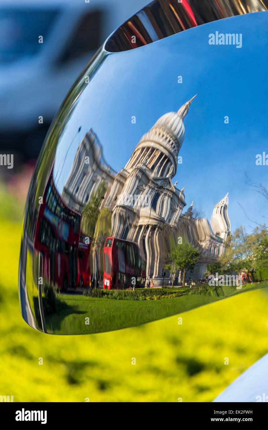 La Cathédrale St Paul de Londres, Réflexion Banque D'Images