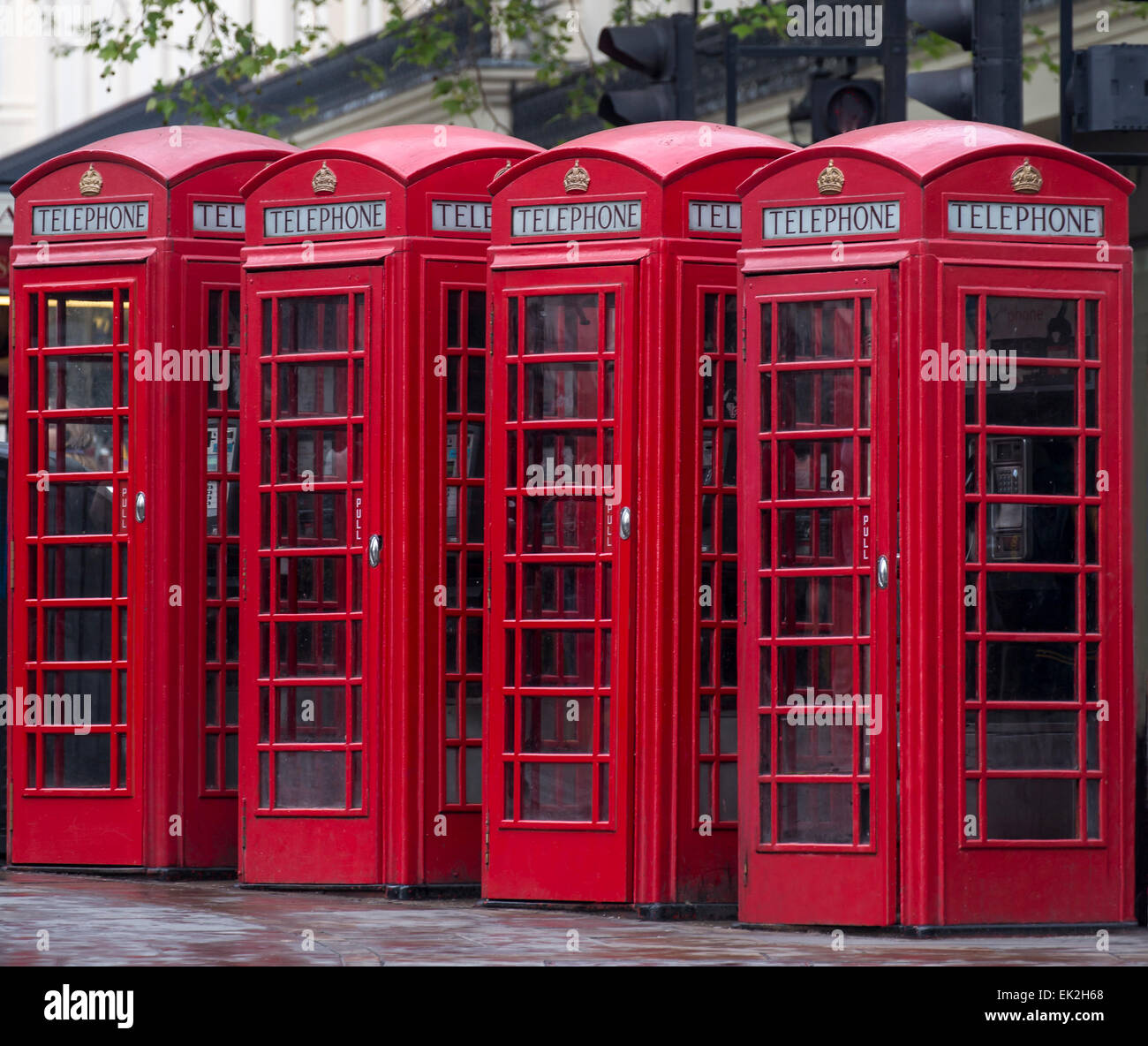 Quatre cabines téléphoniques à Londres dans un Row, Londres Banque D'Images