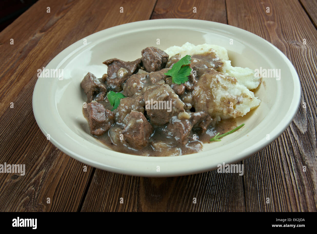 - Boeuf Hachee néerlandais et oignon ragoût. ragoût traditionnel néerlandais basé sur les dés de viande, volaille ou de poisson, et des légumes. Banque D'Images