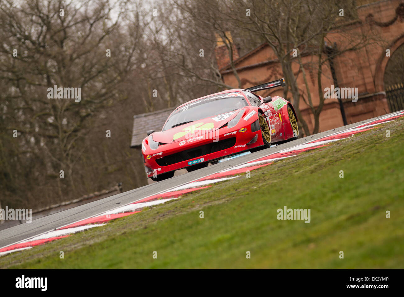 Oulton Park dans le Cheshire, Royaume-Uni. 06 avril 2015. BritishGT première course à Oulton Park dans le Cheshire UK. Hector Lester et Barry Simonsen a terminé cinquième dans la première course Crédit : Steven re/Alamy Live News Banque D'Images