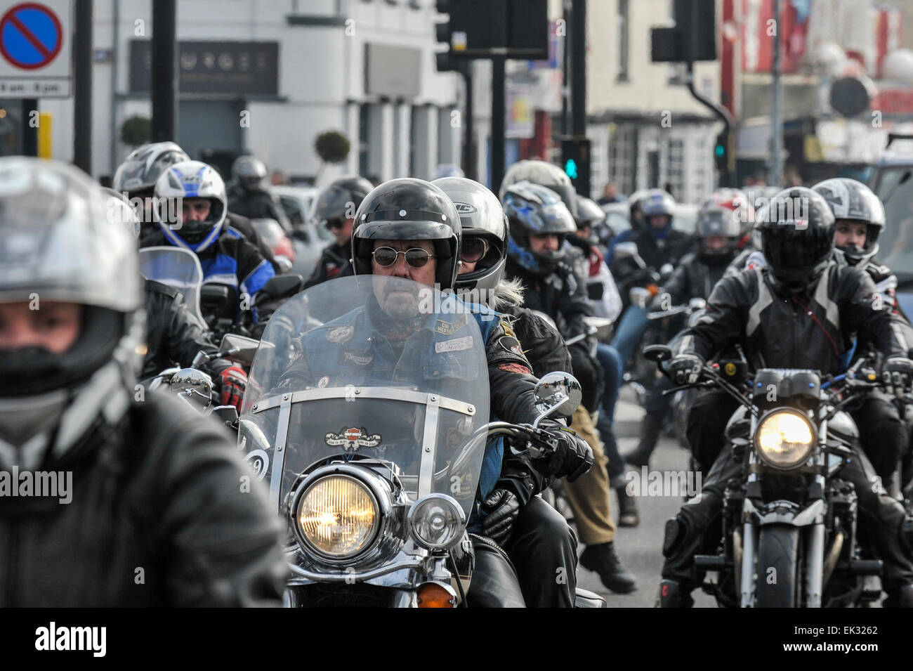 Southend on Sea, Royaume-Uni. 06 avril 2015. Lundi 6 Avril, 2015. Southend on Sea. Cette Pâques vacances de banque plus de 10 000 motos, scooters et trikes ont convergé sur Southend, dans l'Essex. Cet événement est une excellente façon de dépoussiérer les blues de l'hiver, rev et inscrivez-vous Ace Cafe London's premier ride de l'année. Credit : Gordon 1928/Alamy Live News Banque D'Images