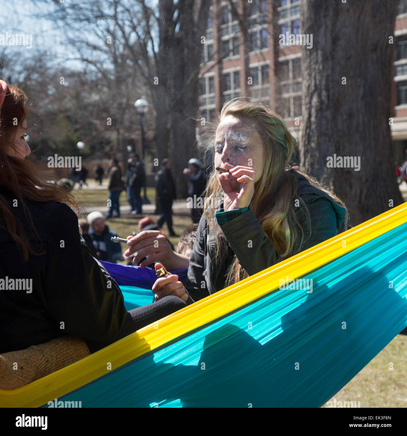 Le Hash Bash annuel à l'Université du Michigan, où une grande partie de la marijuana est fumé et haut-parleurs appel à sa légalisation. Banque D'Images