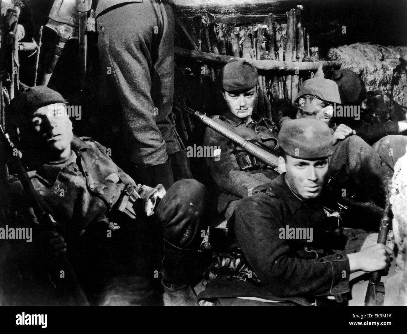 William Bakewell, Lew Ayres, Louis Wolheim, Russell Gleason, sur-ensemble du film 'la' 1930 Banque D'Images