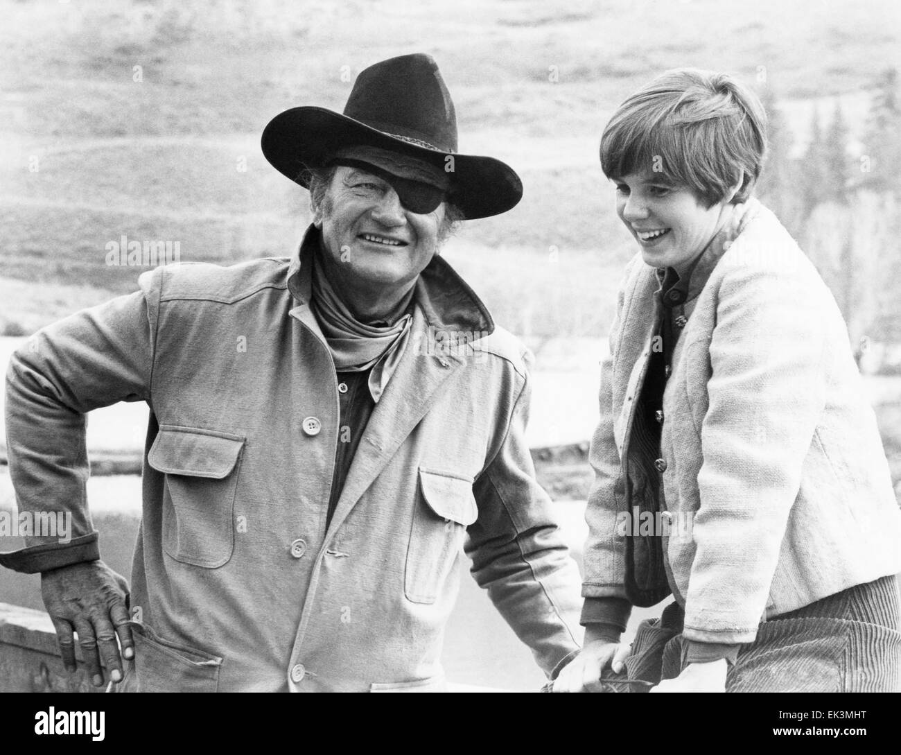 John Wayne, Kim Darby, sur-ensemble du film 'True Grit', 1969 Banque D'Images