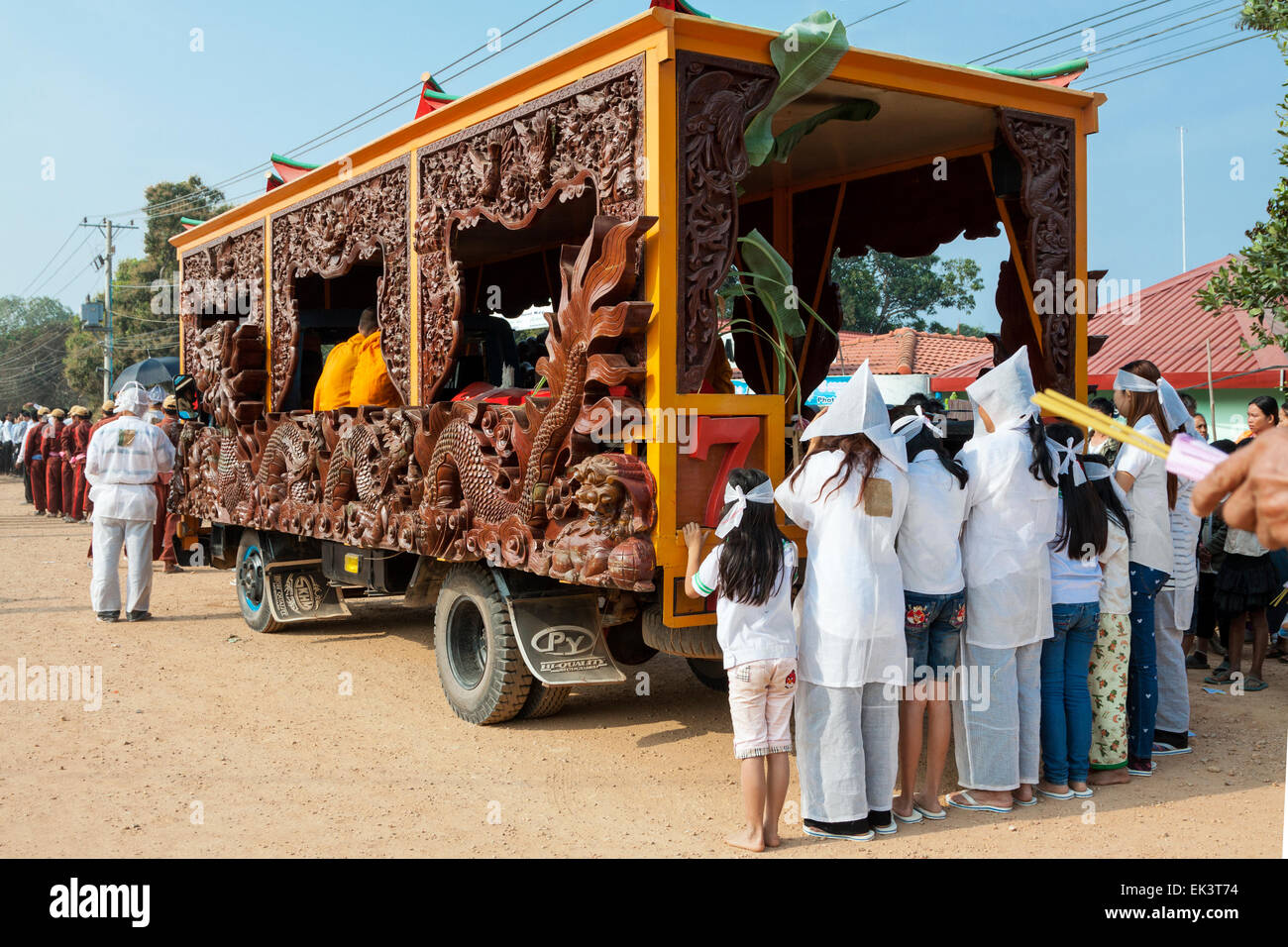 Les rituels religieux des funérailles chinois au Cambodge, en Asie. Banque D'Images