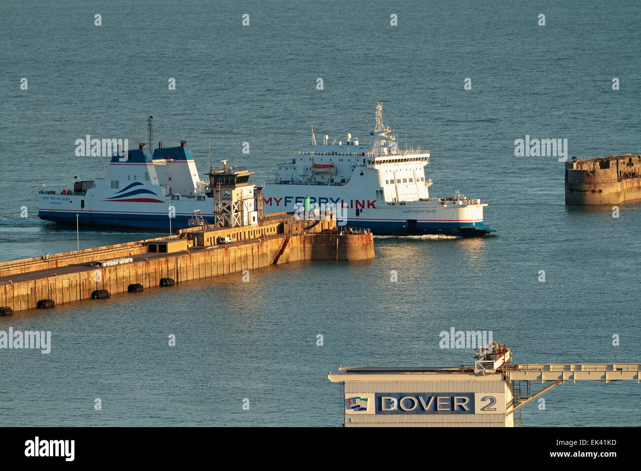 Mon Ferry Channel Ferry, entrant dans le port de Douvres, détroit de Douvres, dans le Kent en Angleterre, Royaume-Uni Banque D'Images