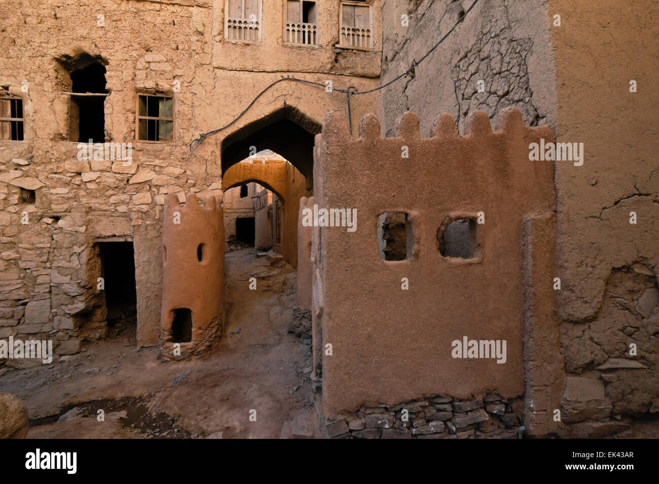 Bâtiments décrépits mudbrick dans ancien article de Al-Hamra, Oman Banque D'Images