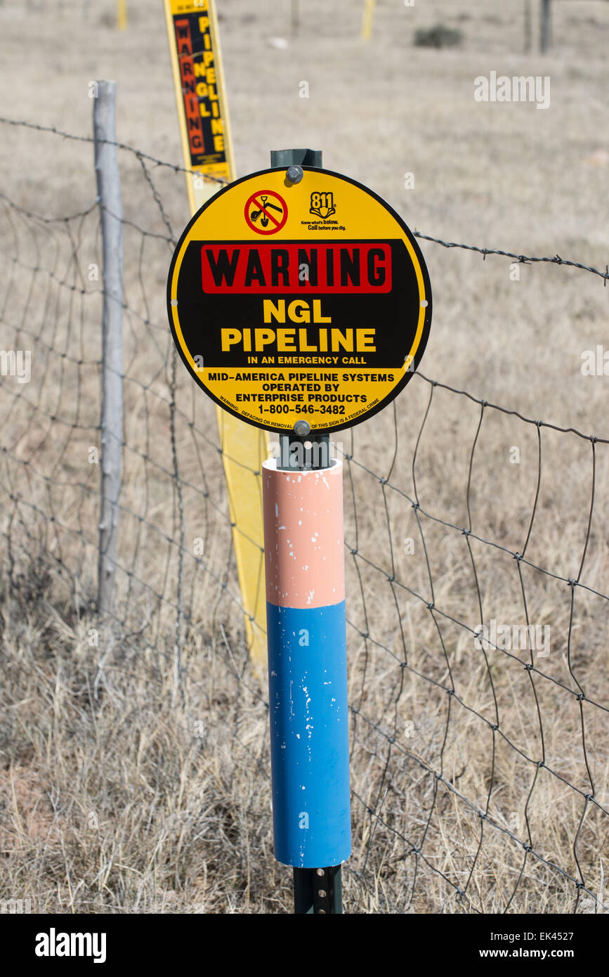 Les liquides de gaz naturel (LGN) pipeline enterré Panneau d'avertissement - Wyoming Banque D'Images