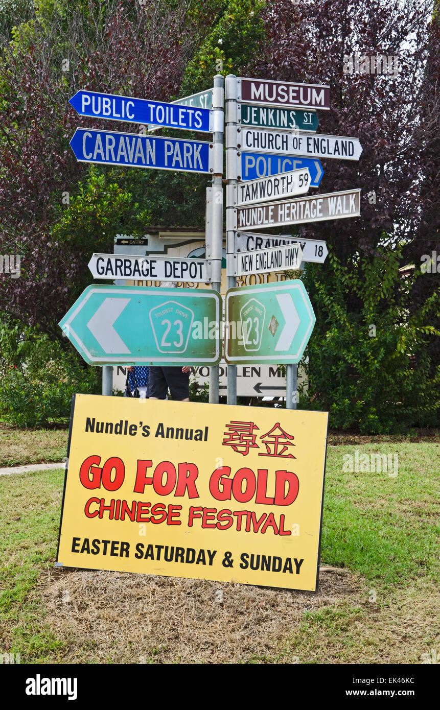 Les plaques de rue à Nundle Australie au cours d'or Festival chinois Banque D'Images