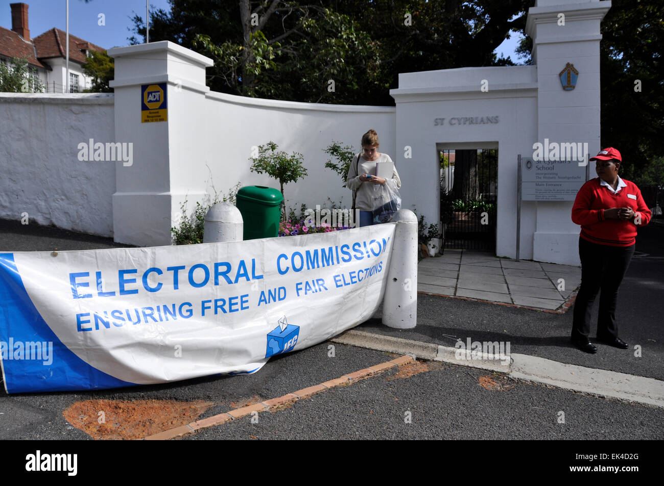Un bureau de vote au centre ville du Cap, les cypriotes School St, élections en Afrique du Sud 2014. La cinquième élection démocratique en Afrique du Sud. Banque D'Images
