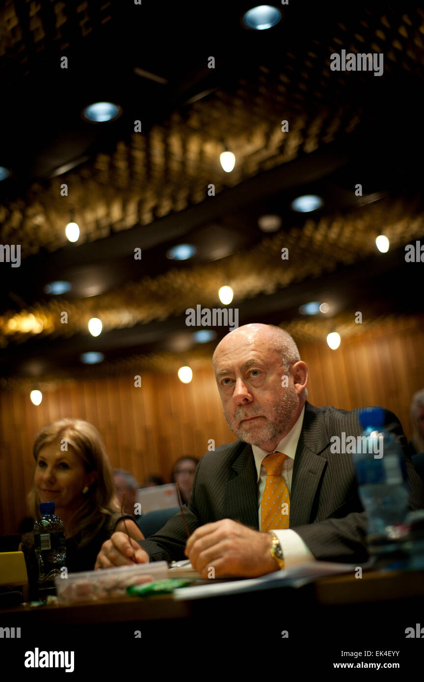 Le docteur Wouter Basson au cours de son audition au pic Madelene Cronjé HPCSA. Banque D'Images