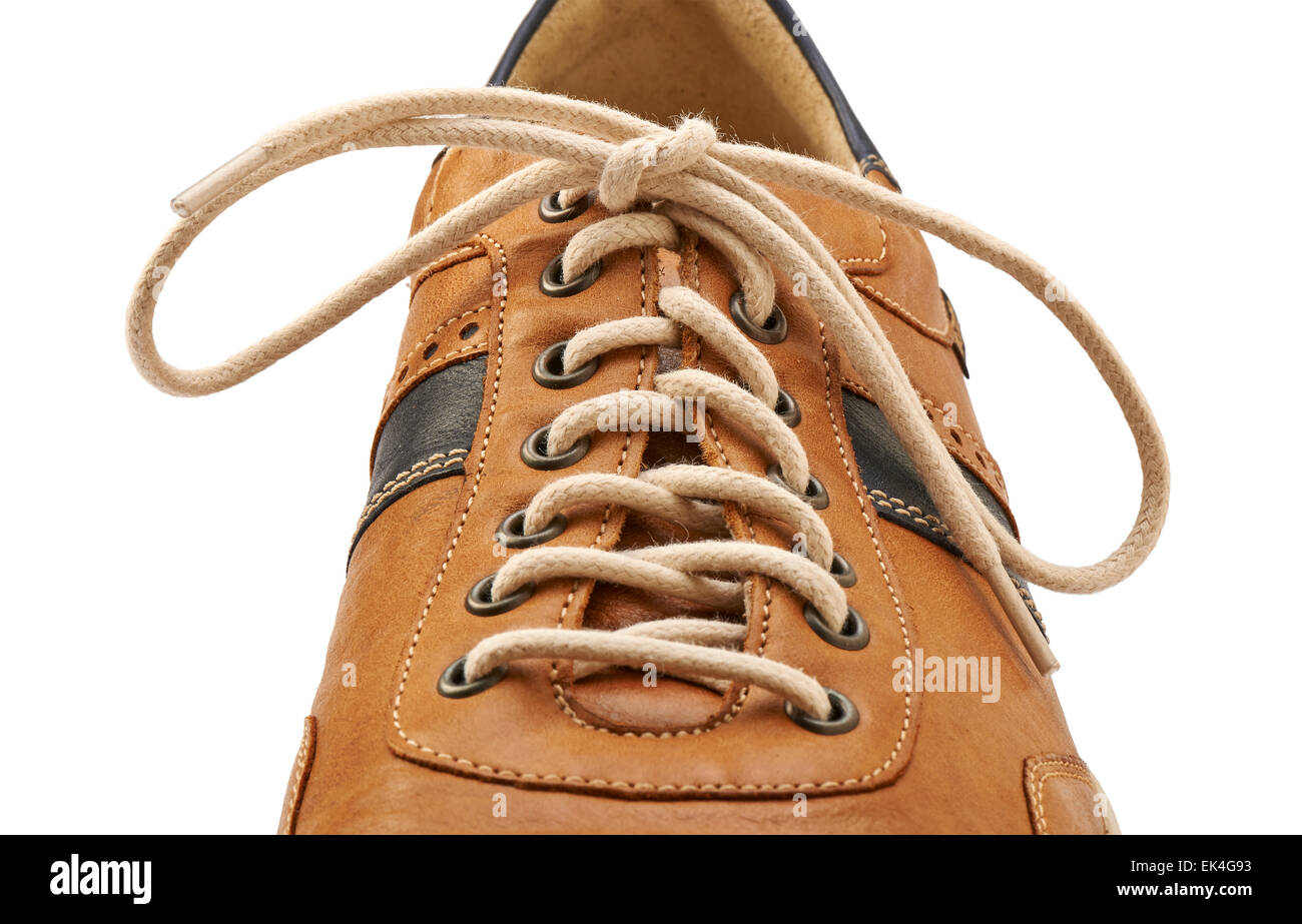 Les lacets en close up et Brown Shoe isolated on white Banque D'Images