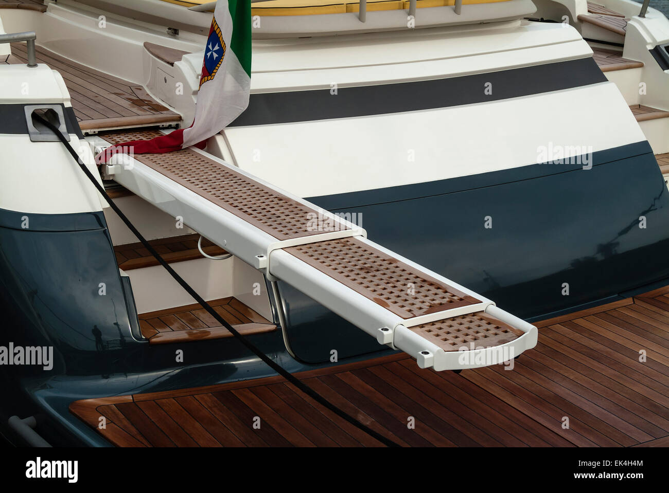 Italie, Naples, Atlantica bateau yacht (Cantieri di Baia boatyard), Stern et piste-pension Banque D'Images