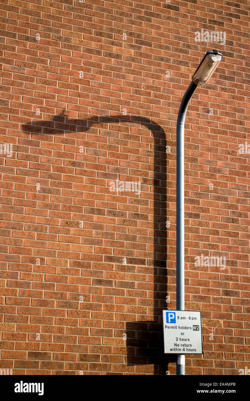 La lumière de la rue et de stationnement minimal, Warwick, Royaume-Uni Banque D'Images
