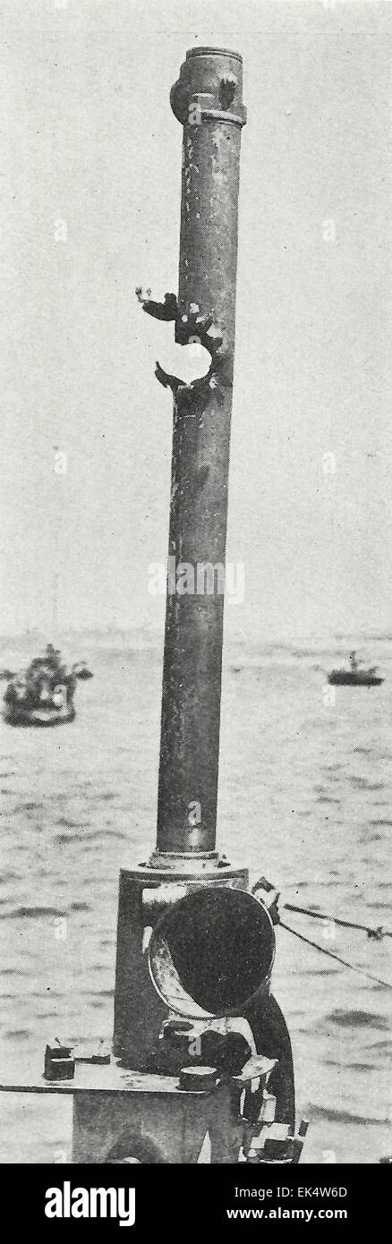 Le périscope de la British E-11 percé par un bain turc Shell, vers 1916 Banque D'Images