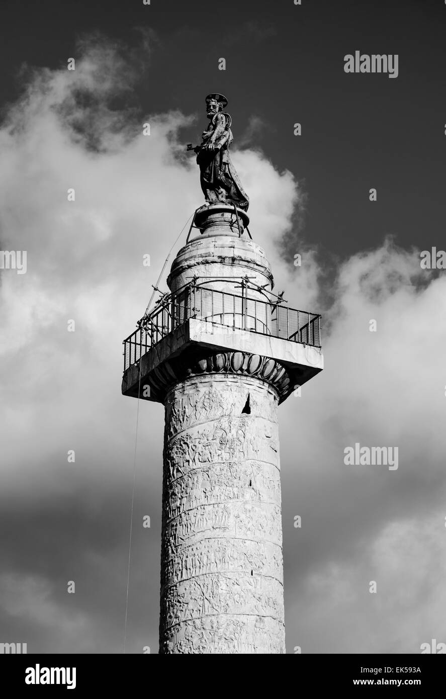 L'Italie, Rome, Forum Romain, vue de la colonne Trajane Banque D'Images