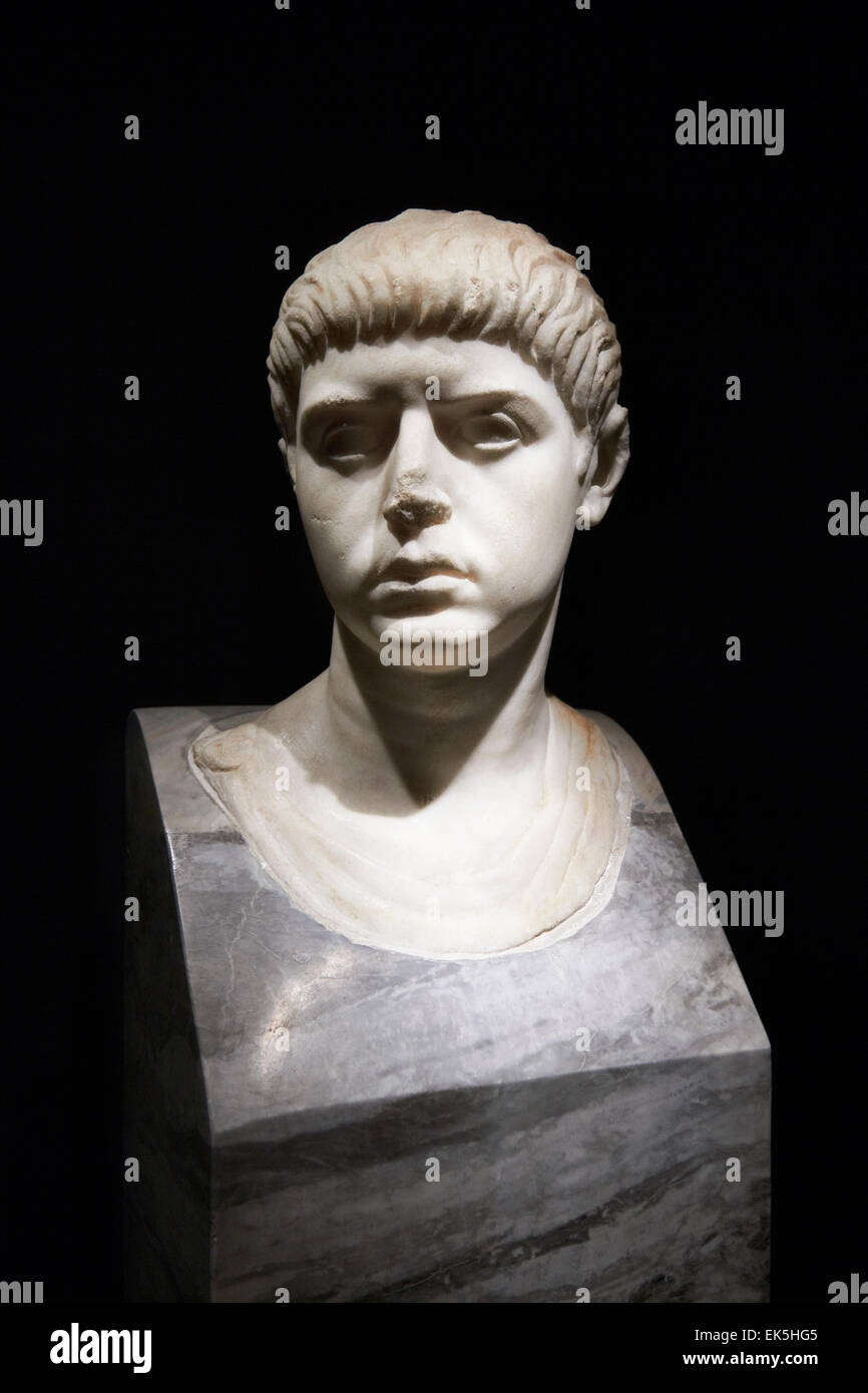 Italie, Rome, Palais Massimo, statue romaine, ce portrait peut être datée de l'âge Neronian (54-58 AD) Banque D'Images