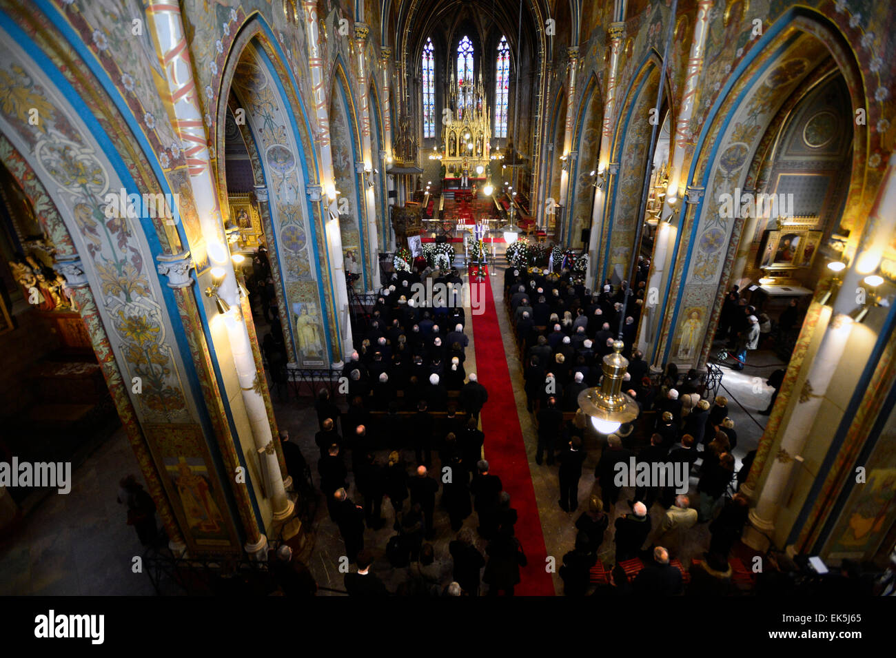 La cérémonie funéraire du cinéaste tchèque Miroslav Ondricek a eu lieu à Prague, en République tchèque, le 7 avril 2015. Miroslav Ondricek est décédé à l'âge de 80 ans le 28 mars 2015. (CTK Photo/Roman Vondrous) Banque D'Images