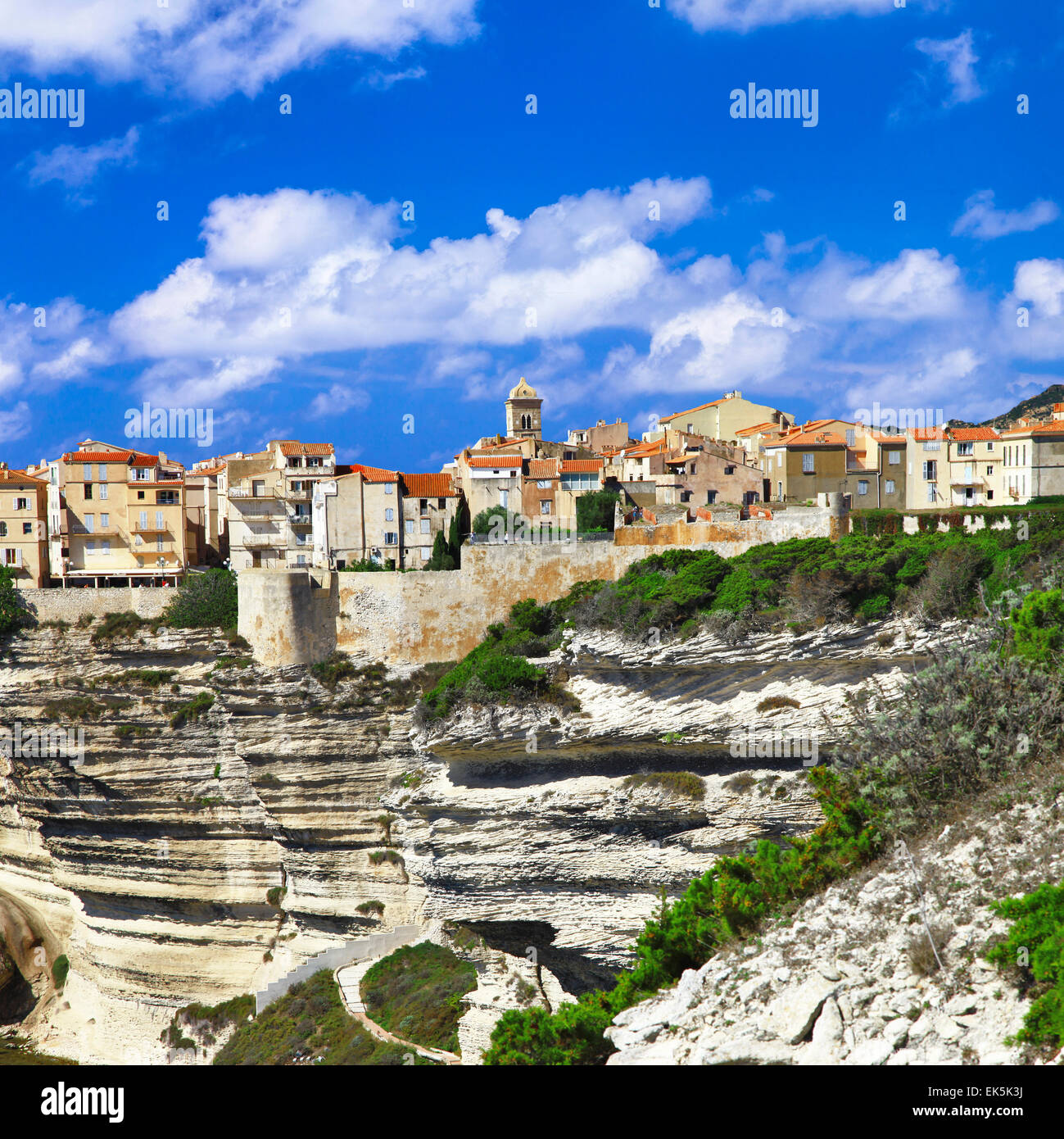Bonifacio, village situé sur les roches. L'île de Corse Banque D'Images
