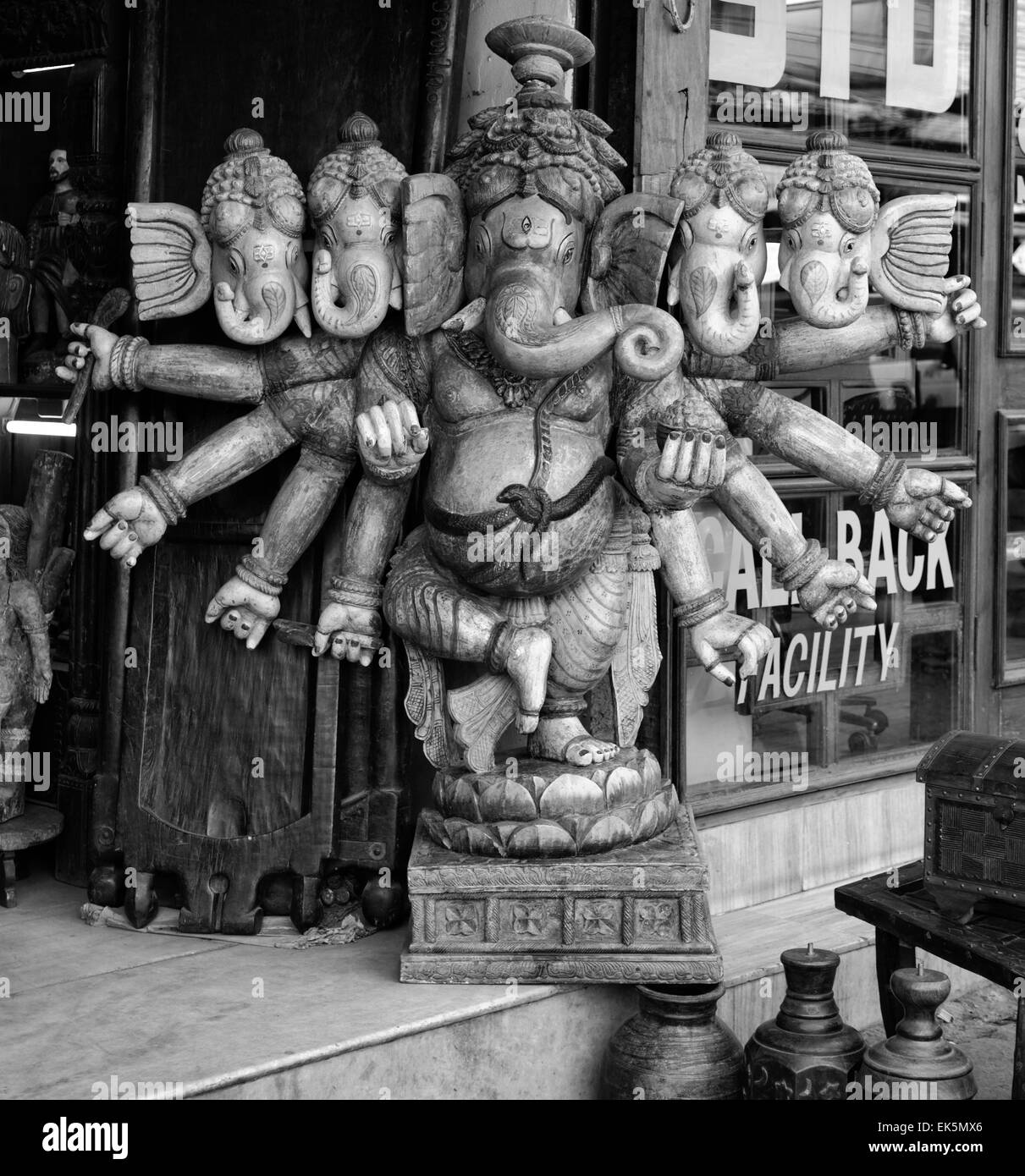 L'Inde, Delhi, Dieu Ganesh hindou statue en vente dans un magasin local Banque D'Images