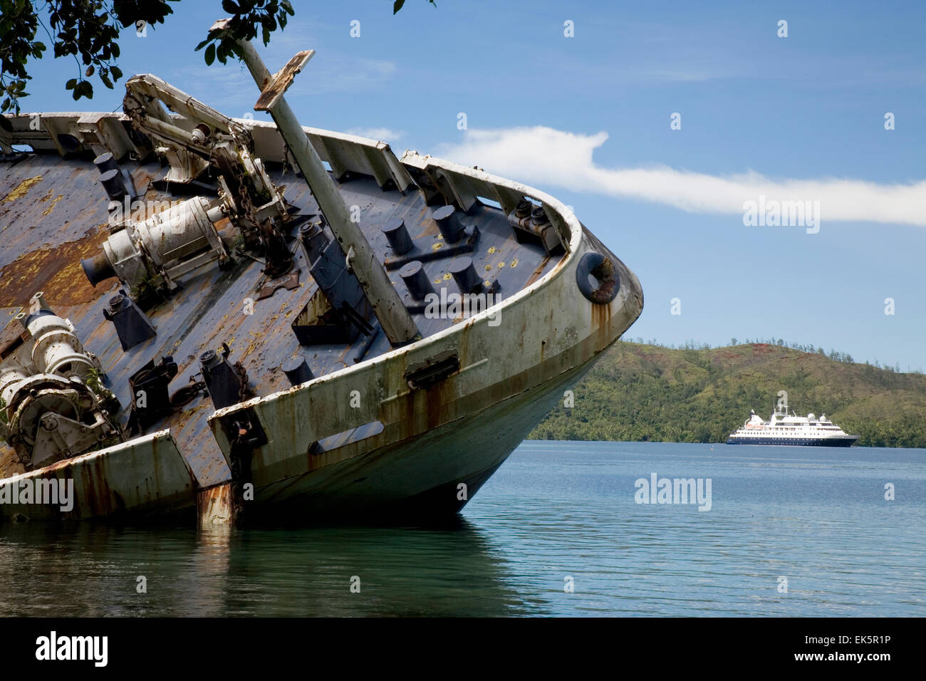 L'Aussie expedition cruiser Orion paie un appel sur son nouveau Mélanésie et Solomon Islands circuit à Nggela Island. Banque D'Images
