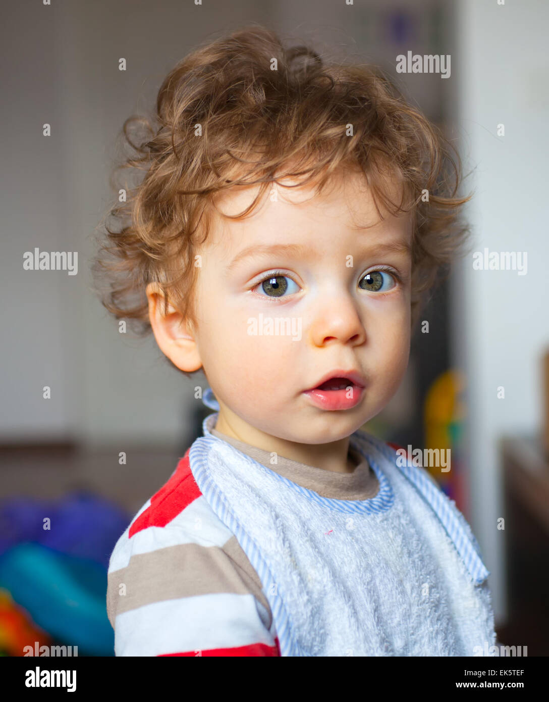 Portrait De Bebe De 1 An Garcon A La Maison Photo Stock Alamy