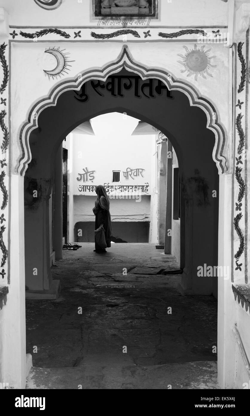 L'Inde, Rajasthan, Pushkar, entrée privée, chambre privée indienne Banque D'Images