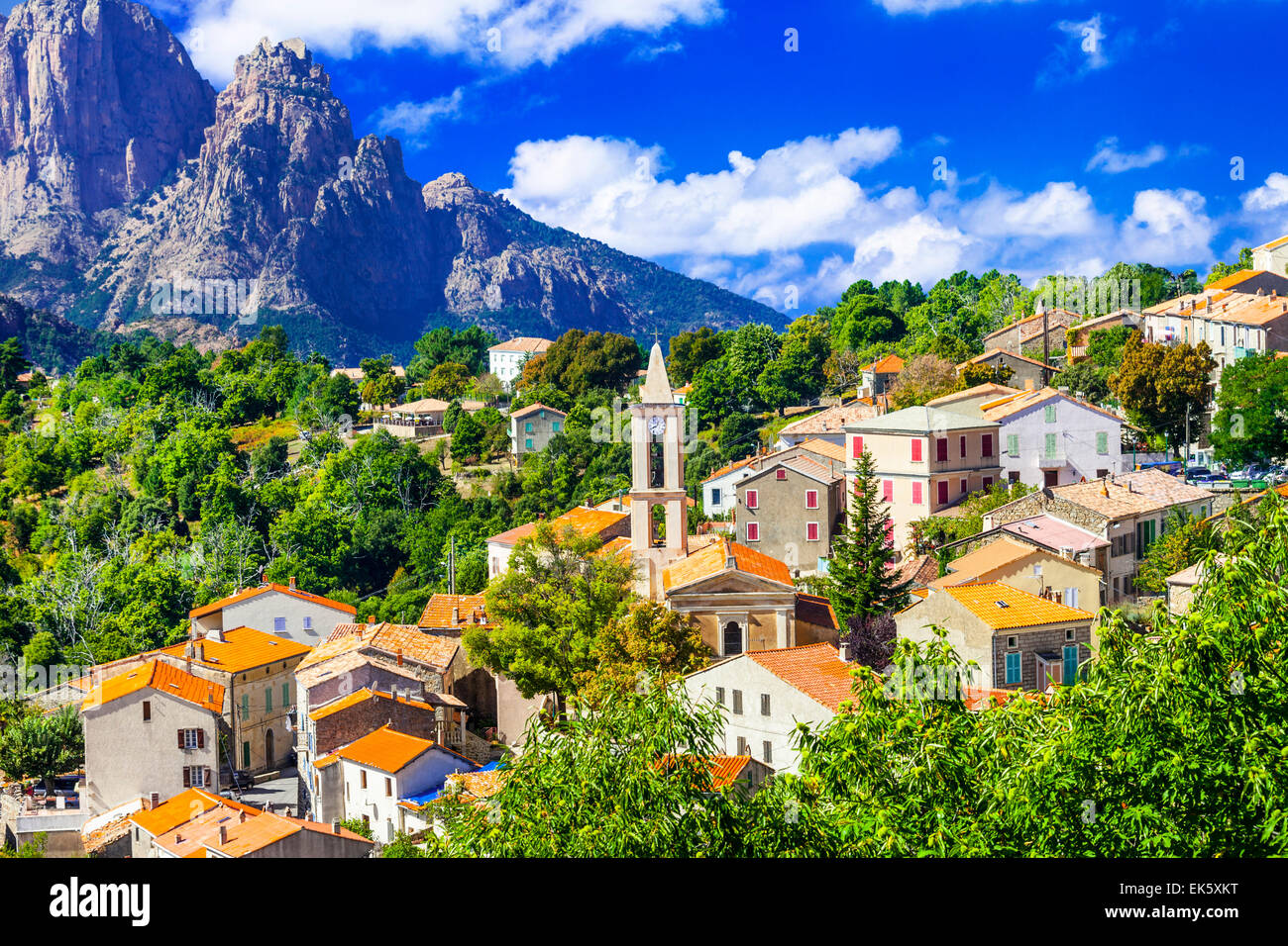 Evisa, village situé dans les hautes montagnes à l'île de Corse Banque D'Images