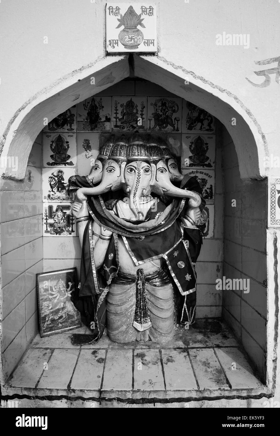 L'Inde, Rajasthan, Pushkar, religieux hindou Ganesh statue Banque D'Images