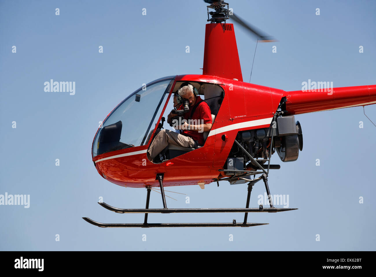 Film le tournage de l'opérateur d'un hélicoptère Banque D'Images