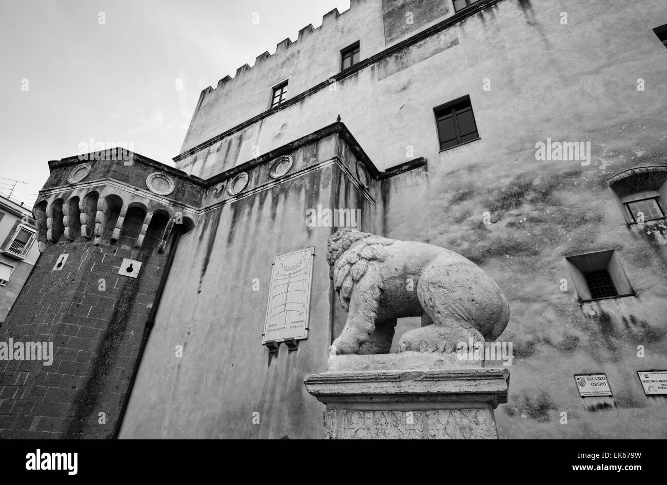 Italie, Toscane, Pitigliano, Palais Orsini, lion de pierre Banque D'Images