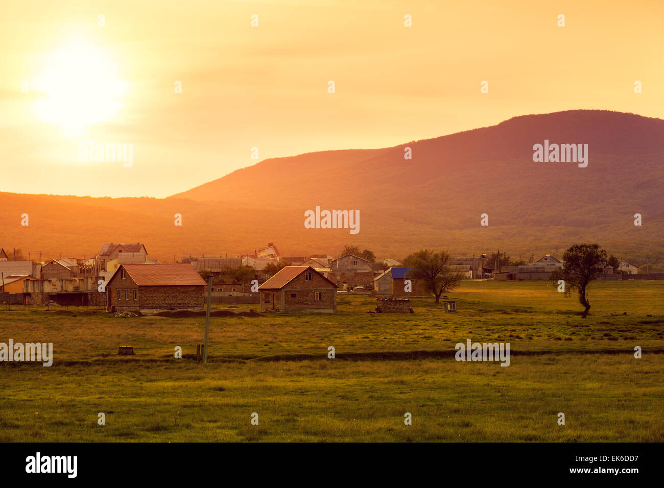 Beau coucher du soleil d'été. Paysage d'été Crimée Banque D'Images