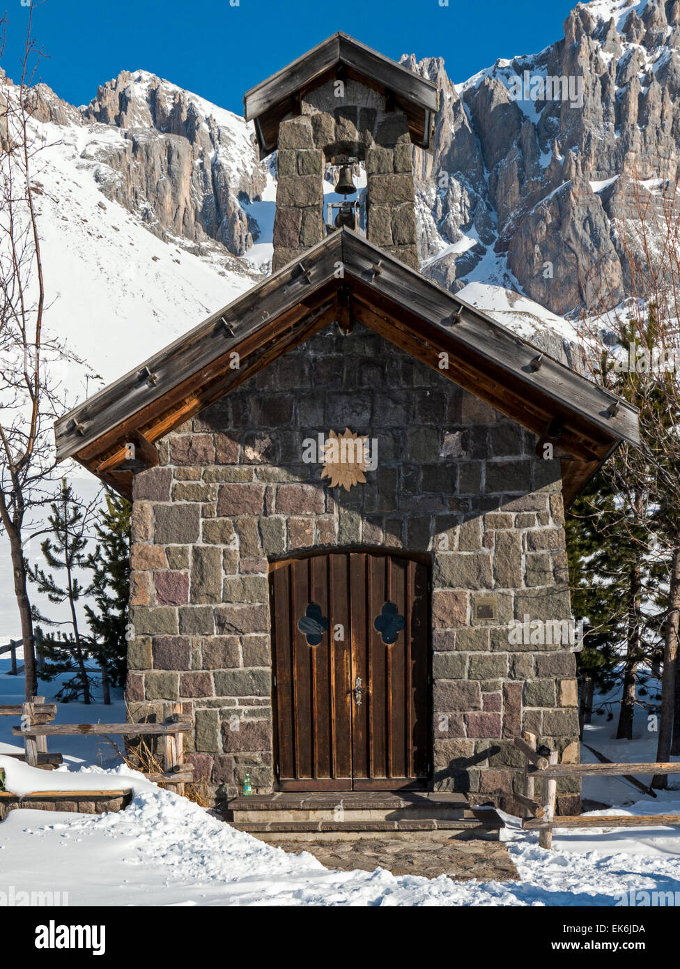 Au Rifugio Fuciade chapelle, Pale di San Martino, Dolomites, Alpes, Italie Banque D'Images