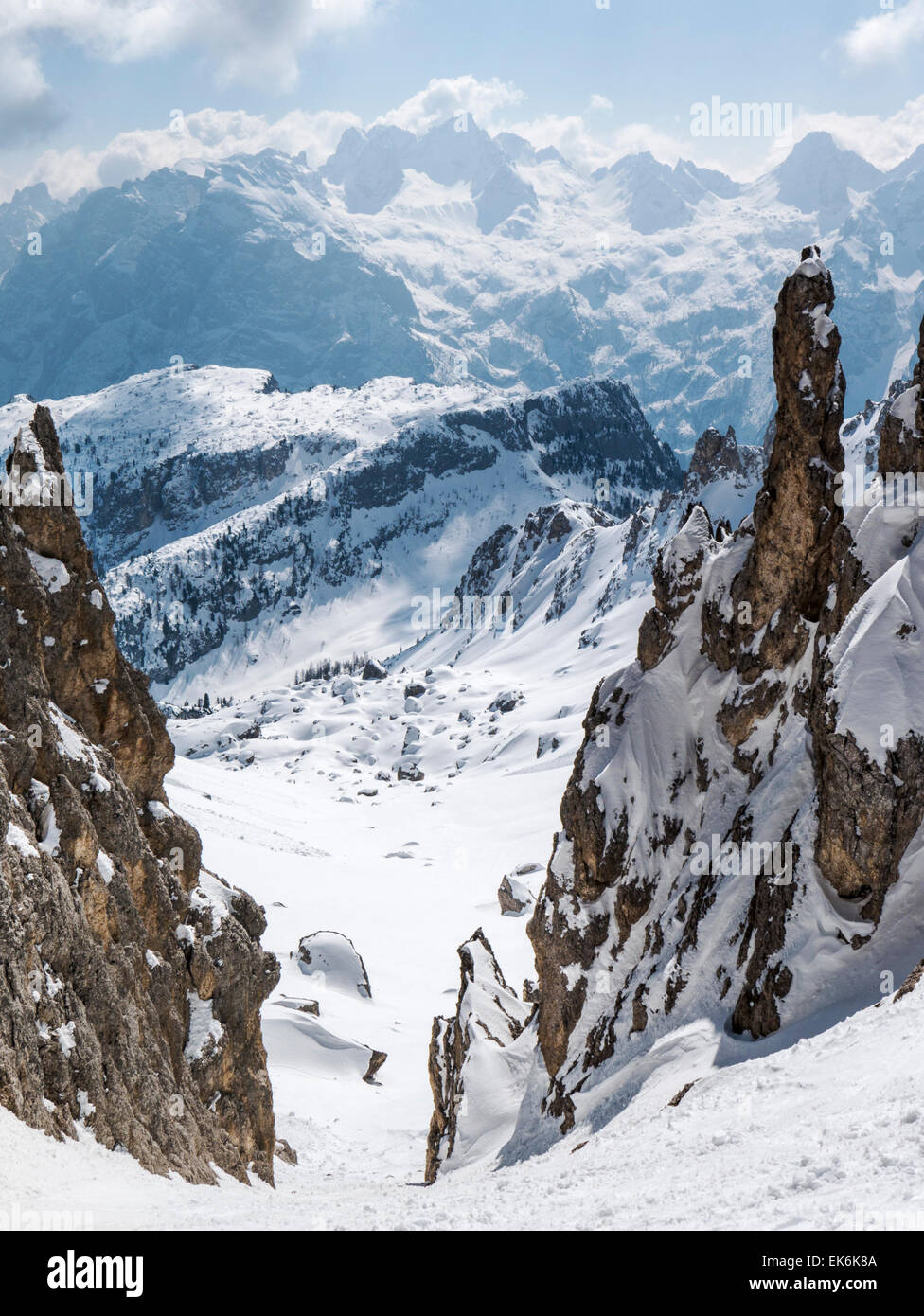 Vue d'hiver alpine de la Dolomite Mountains, au nord-est de Cortina, Italie Banque D'Images