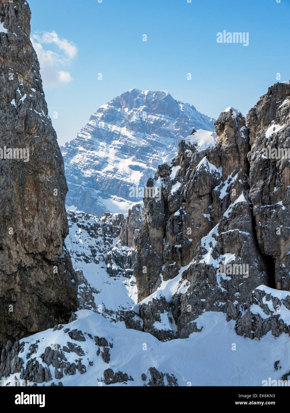 Vue d'hiver alpine de la Dolomite Mountains, au nord-est de Cortina, Italie Banque D'Images