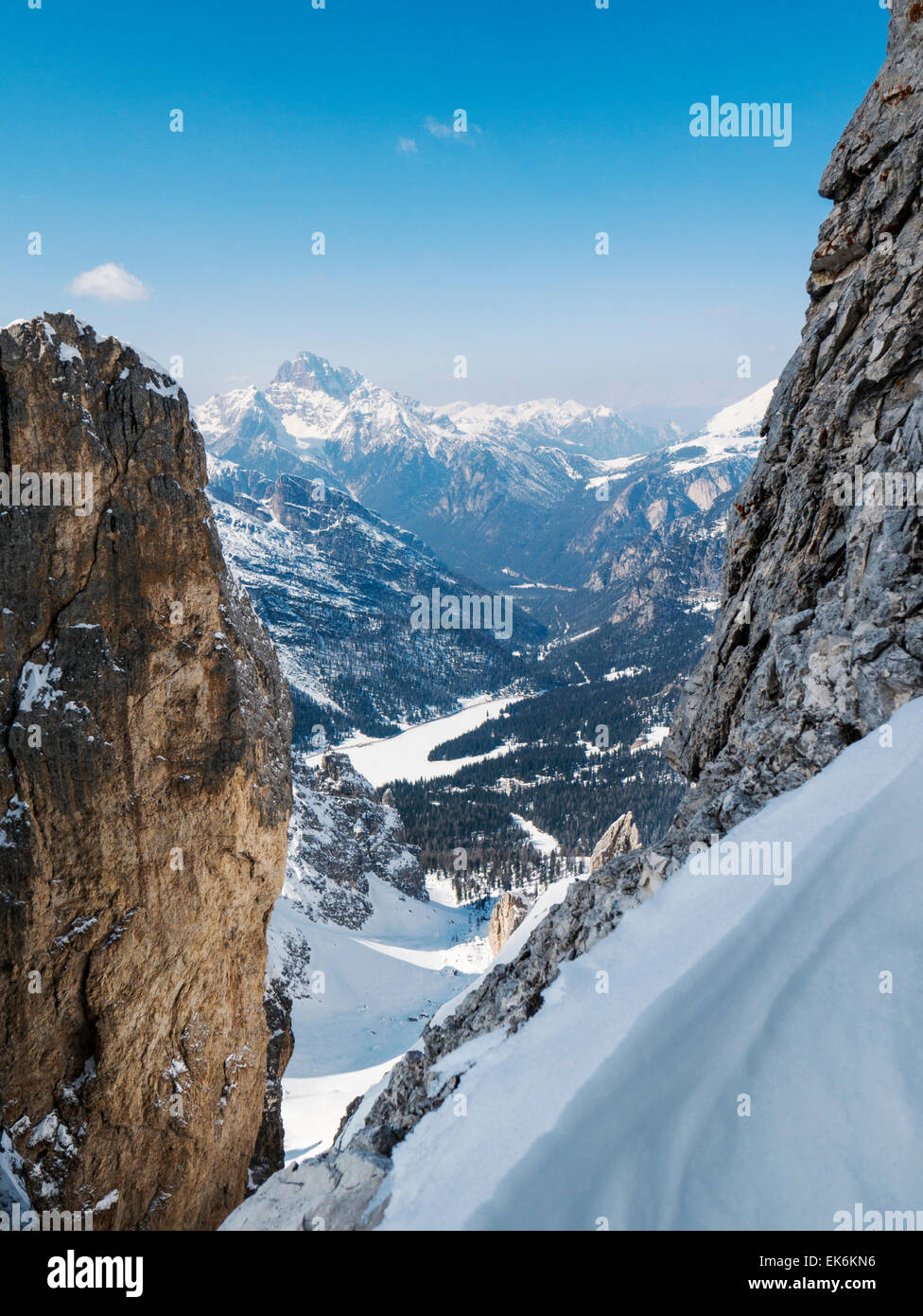 Vue d'hiver alpine de la Dolomite Mountains, au nord-est de Cortina, Italie Banque D'Images