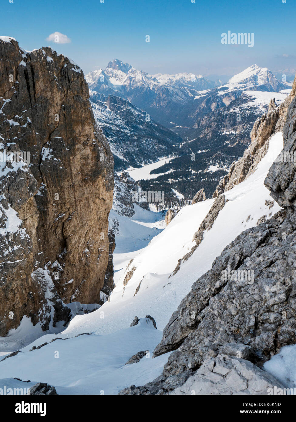 Vue d'hiver alpine de la Dolomite Mountains, au nord-est de Cortina, Italie Banque D'Images