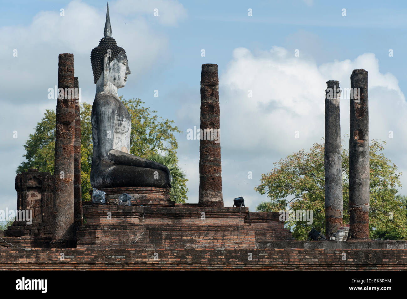 Statue de Bouddha au parc historique de Sukhothai. Banque D'Images