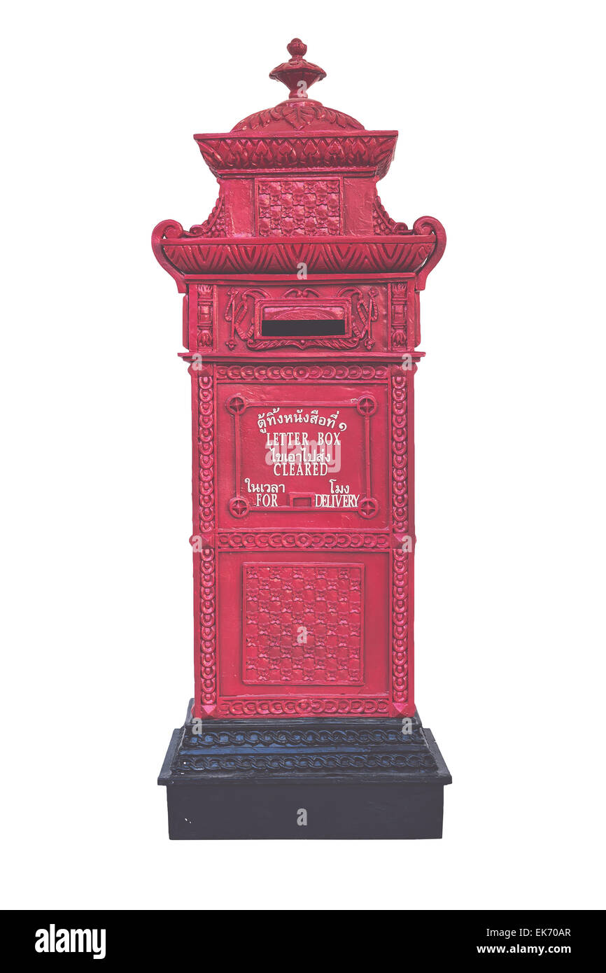 Post box vintage rouge isolé sur fond blanc Banque D'Images