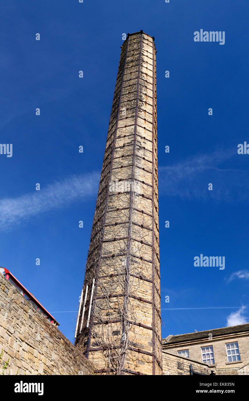 Carlton Mill cheminée, Sowerby Bridge, West Yorkshire Banque D'Images