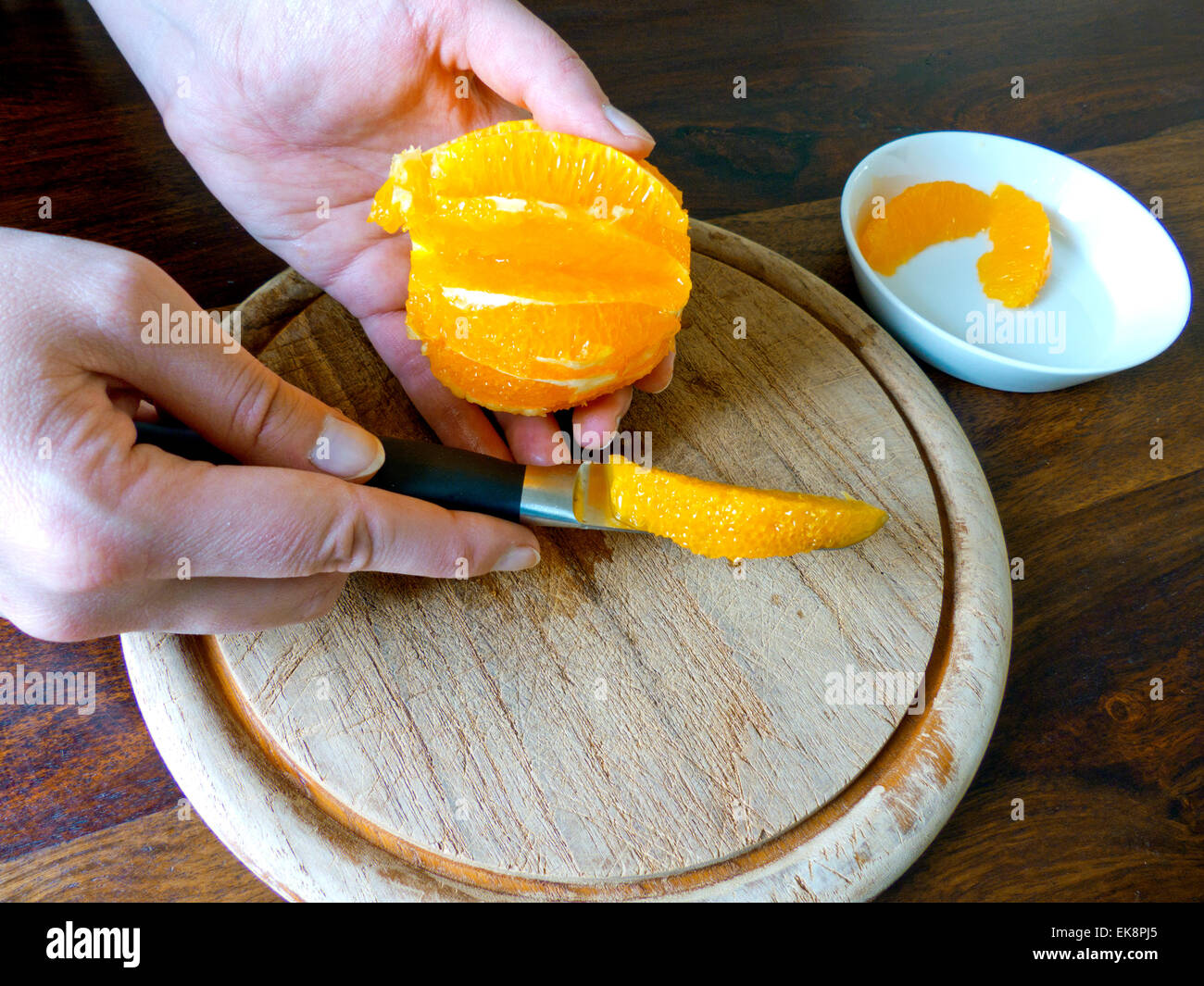 Couper une planche de bois Banque de photographies et d’images à haute résolution Alamy