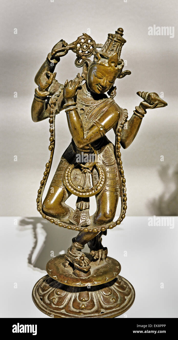 Krishna jouant de la flûte d'Orissa en Inde Hindouisme hindouiste en bronze 16e siècle Banque D'Images