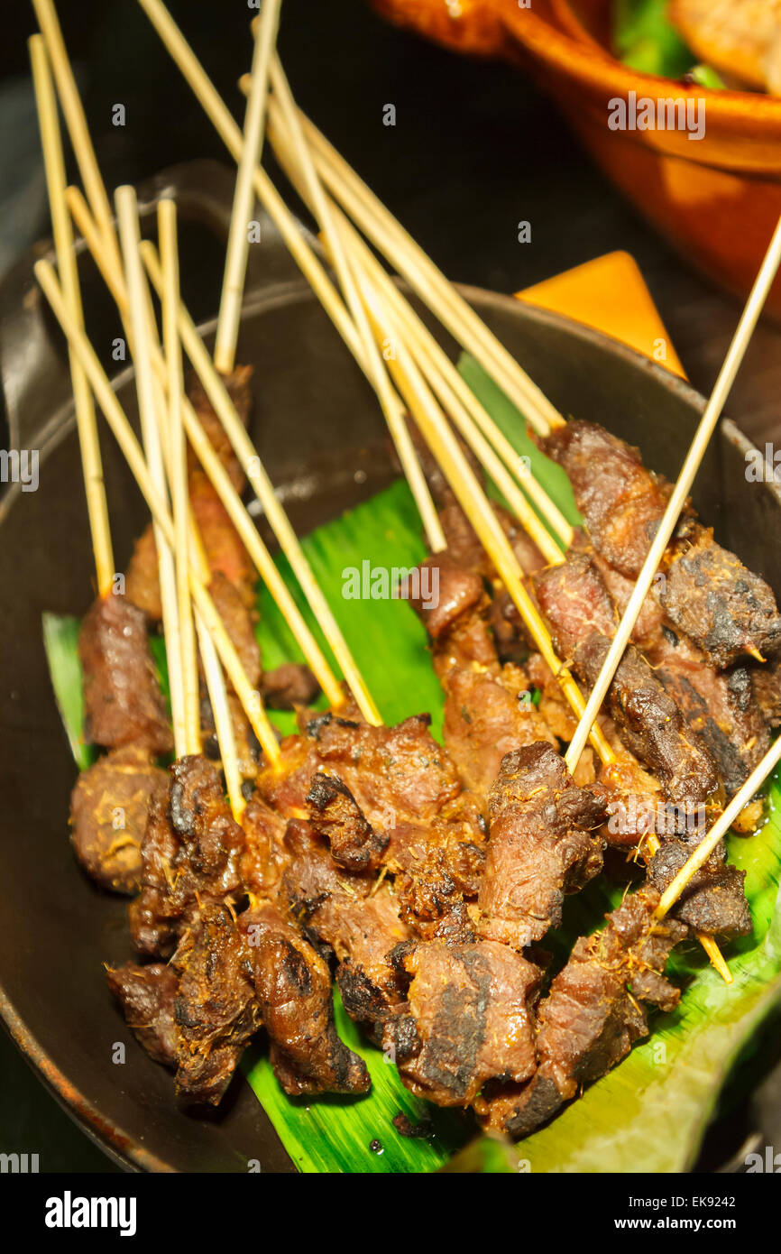 Satay de boeuf (cuisine traditionnelle). Banque D'Images