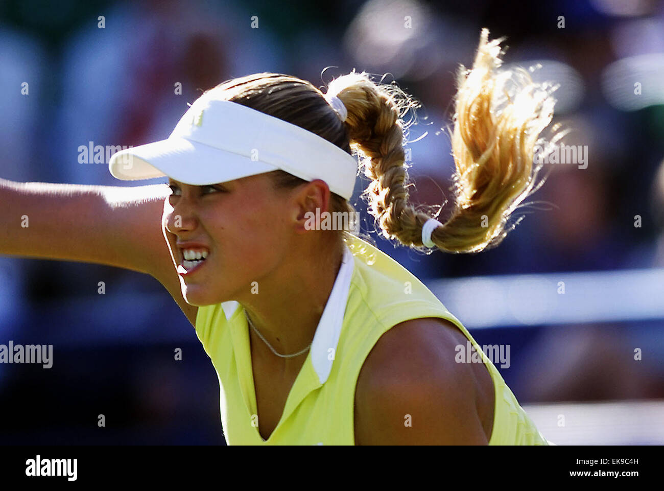 BRITANNIC ASSET MANAGEMENT LADIES TENNIS CHAMPIONSHIPS À DEVONSHIRE PARK EASTBOURNE - Anna Kournikova en action contre Rita Grande lors de leur premier match aujourd'hui 2002 Banque D'Images