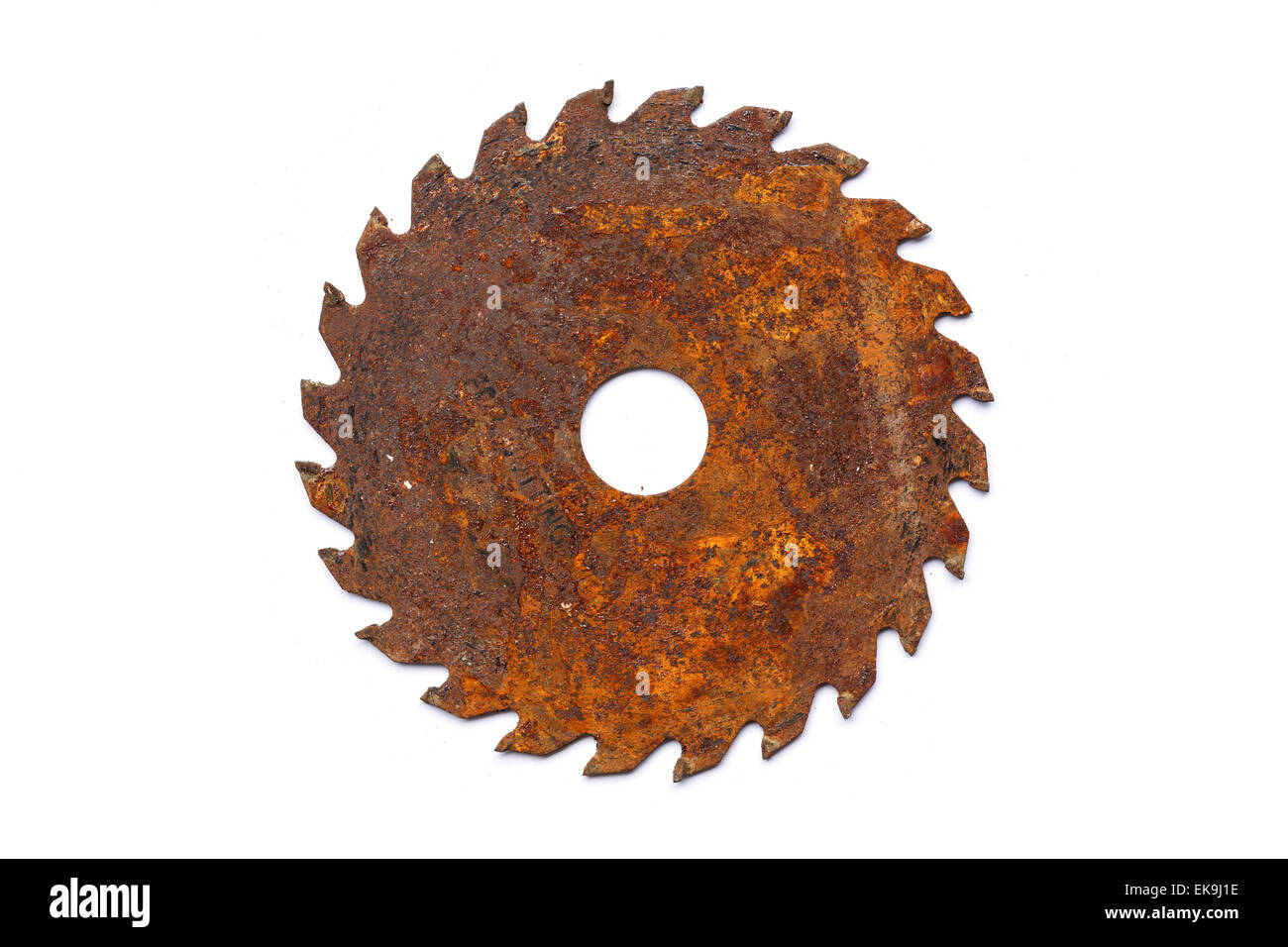 Close up vieille Lame pour scie circulaire pour le travail du bois sur fond blanc Banque D'Images