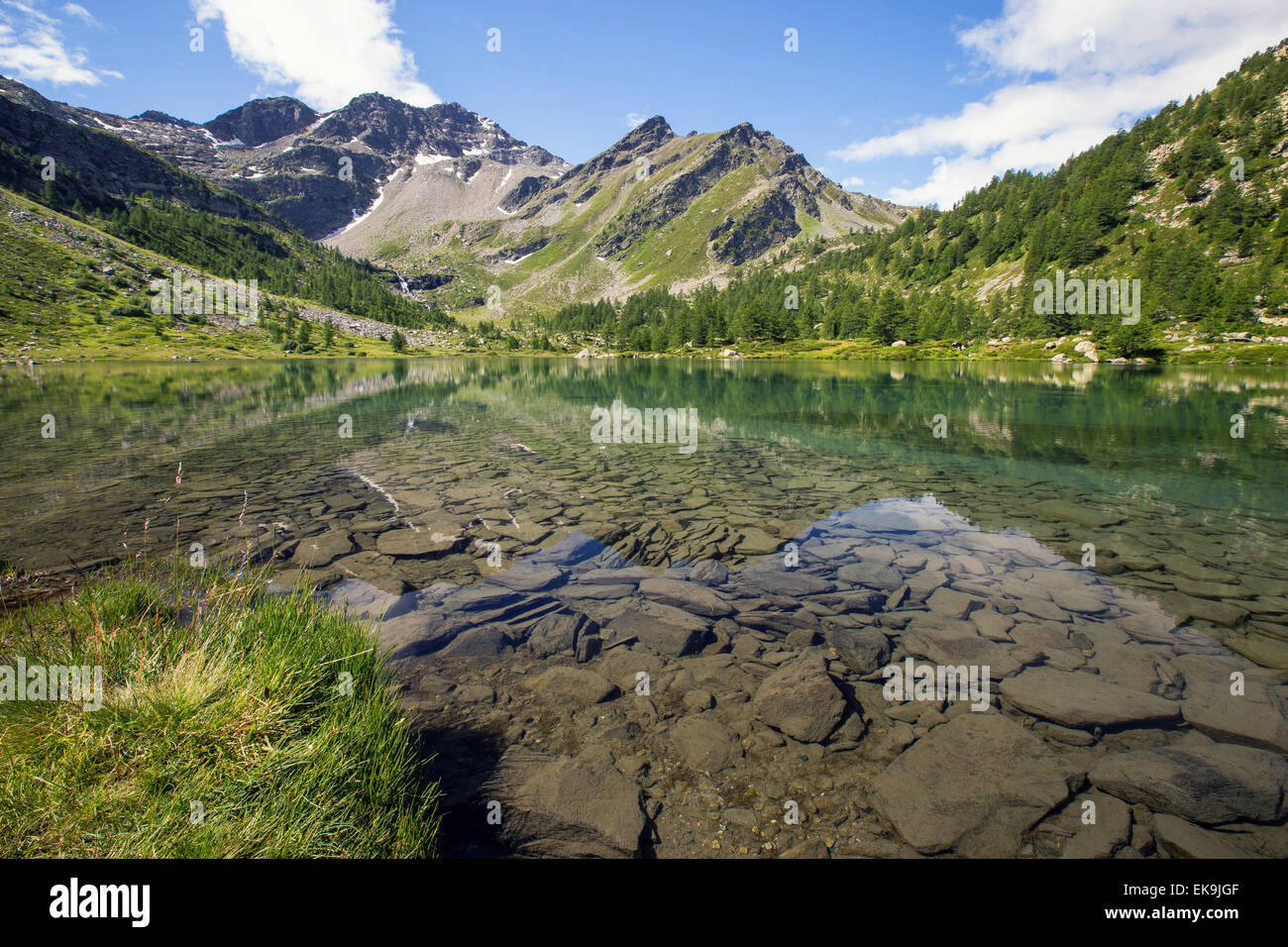Lago d'Arpy. Lake Arpy. La vallée d'Aoste. Alpes italiennes. Banque D'Images