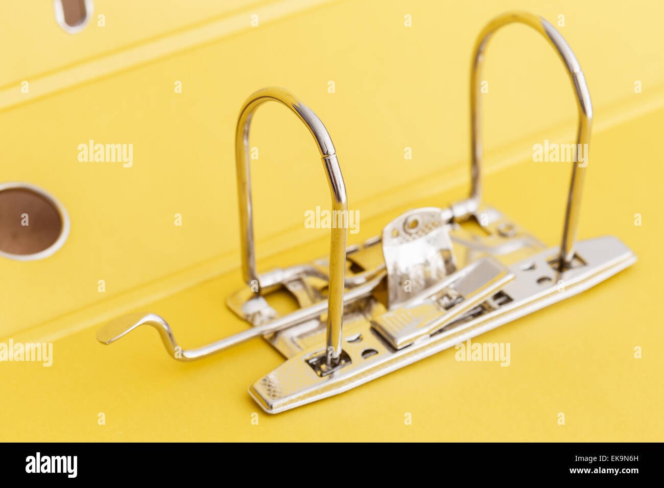Binder clip métallique sur dossier Banque D'Images