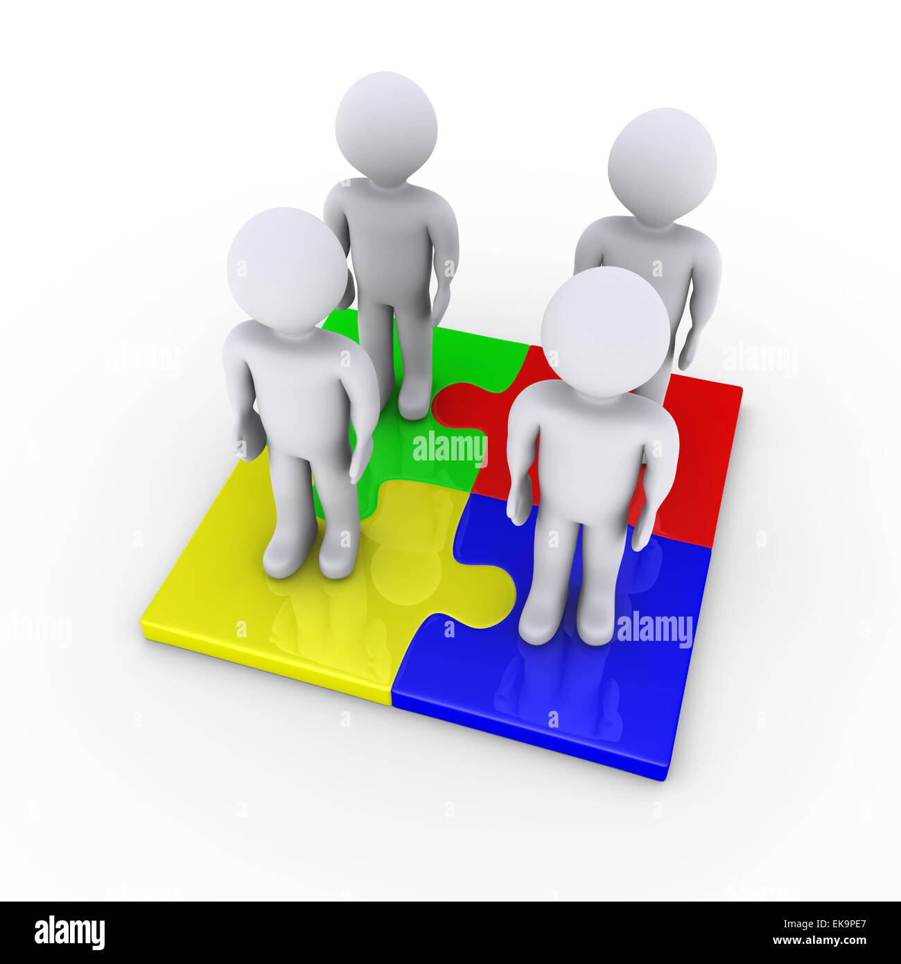 Quatre personnes sur les pièces du puzzle fournir la solution Banque D'Images