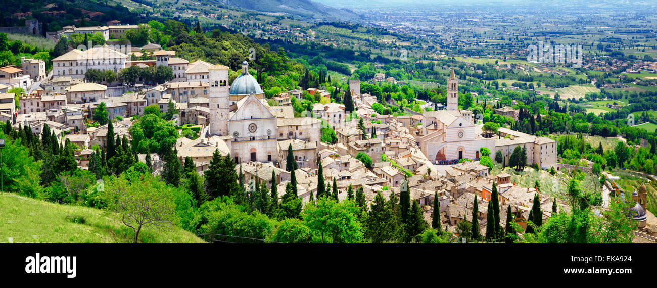 Vue panoramique sur la ville médiévale d'Assise, en Ombrie, Italie Banque D'Images