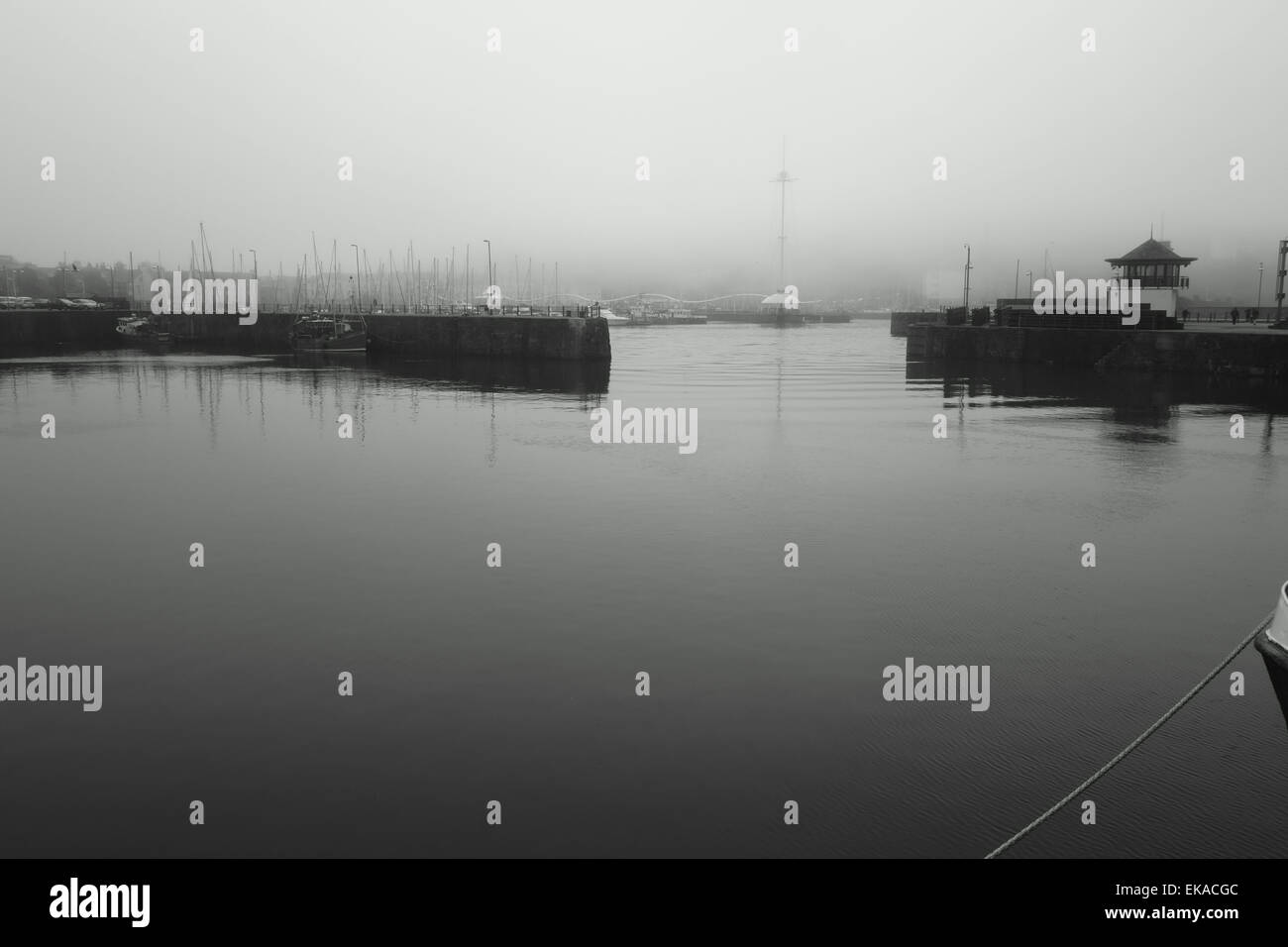 Historique Le port de Whitehaven et marina de West Cumbria sur un jour brumeux Banque D'Images